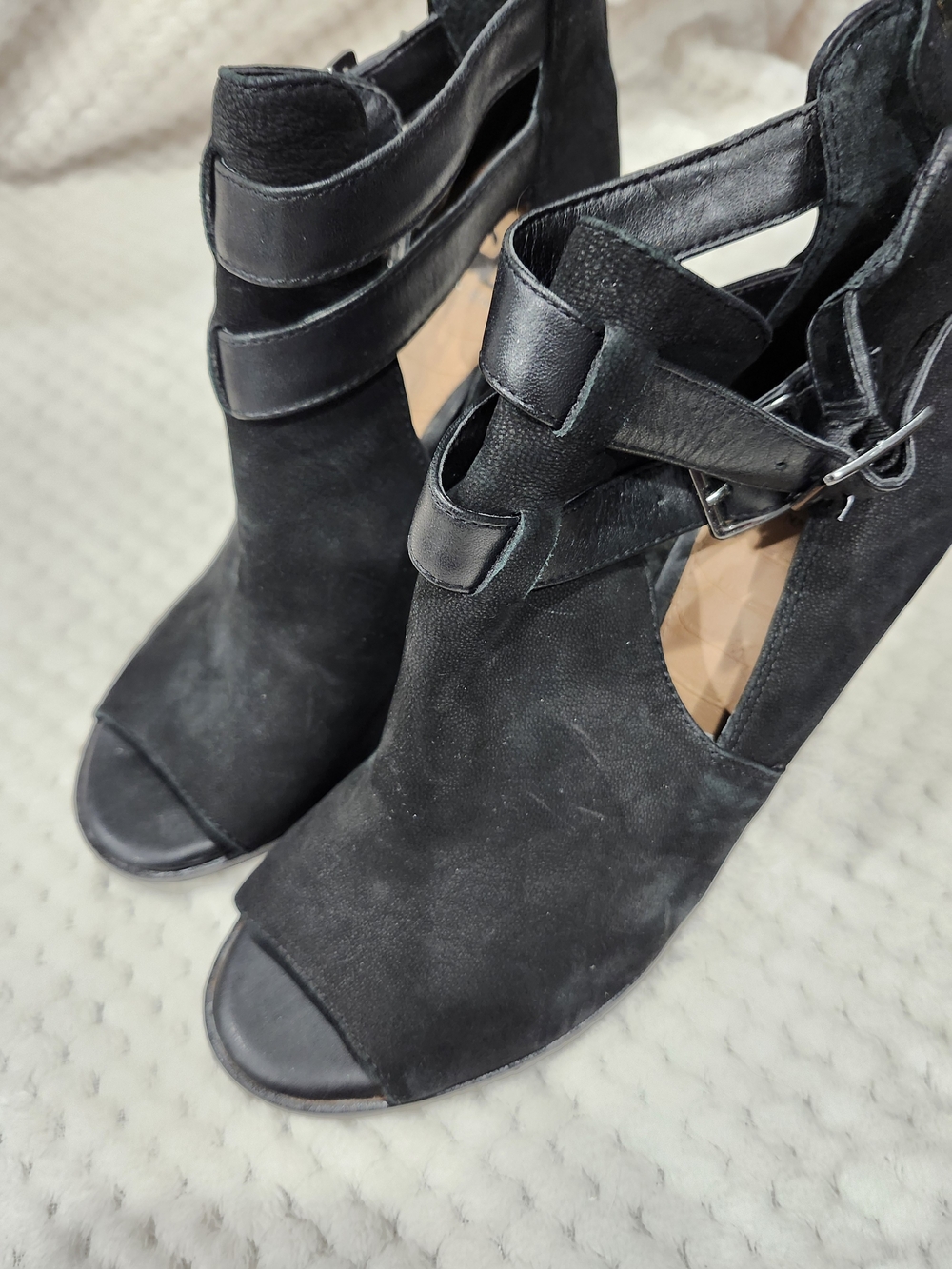 Gianni Bini Black Open-Toe Strappy Heels